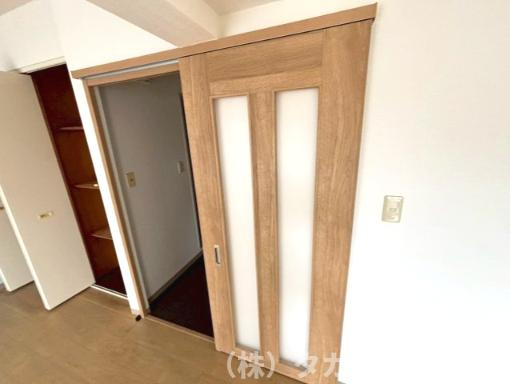 洋室・玄関からキッチンへの建具は2年前に交換しております。