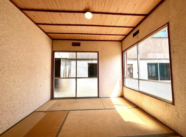 居間にも寝室にもなる和室は汎用性がとても高いです♪