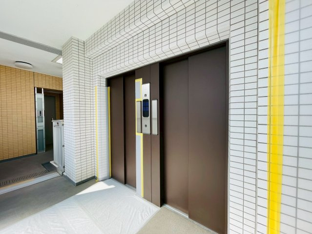 エレベーターが2基ございますので　忙しい朝にはとても助かります。