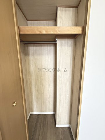 洋室5.7帖のクローゼット