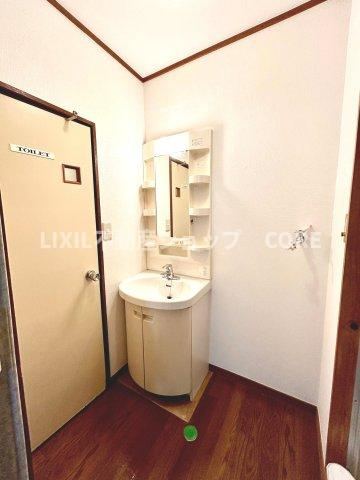 ゆとりの洗面スペースで朝の身支度も快適スムーズに。時間に余裕とゆとりを持たせます。