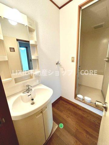 洗面スペースは、居室からも独立しており、プライベート空間を保ちます。