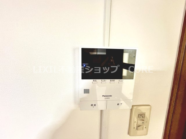 「見える安心」をカタチにしました。誰が来てもわかる様にモニター付きインターホン！