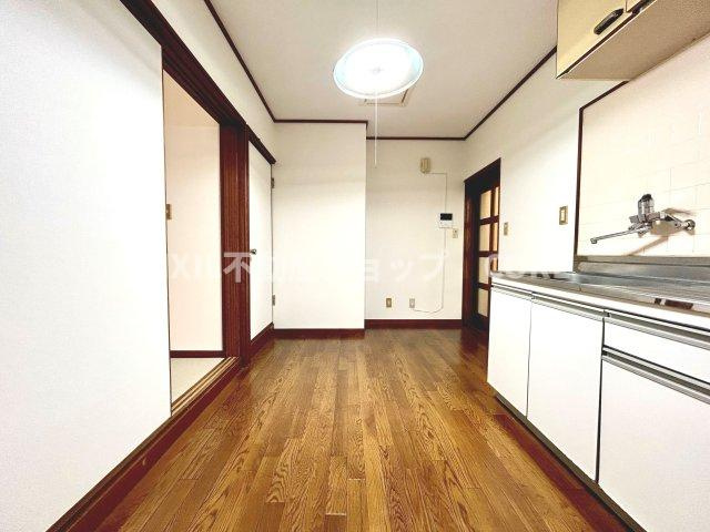 家族が集まるDKは、家族団らんをするのにちょうど良いサイズです。