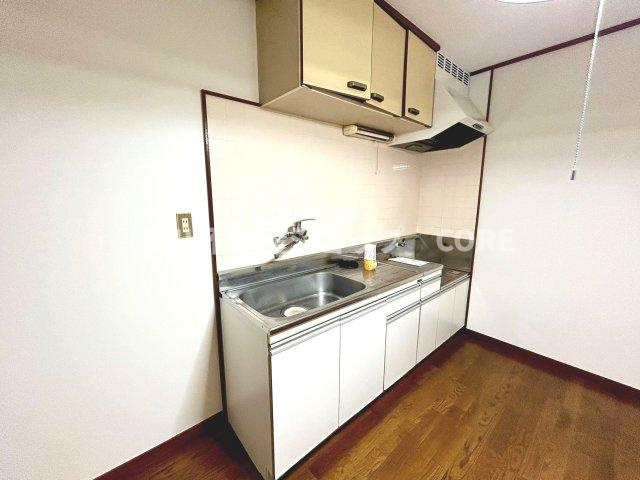 収納も豊富なキッチン。ダイニングとの一体感も演出しご家族との会話も弾みます。