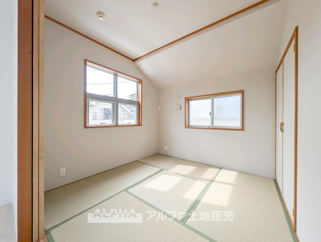 【Japanese-room】　◆和室◆やさしい畳の香りに包まれる和室。季節を感じながらくつろげる、暮らしに落ち着きを添える空間です。