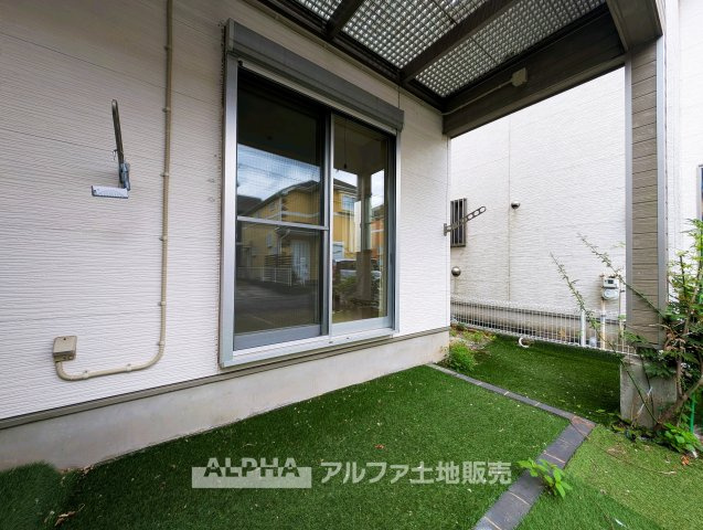 【Garden】　◆庭◆住まいに心地よい開放感を添える庭スペース。お子さまの遊び場や愛犬との時間、休日のティータイムなど、暮らしの楽しみが自然と広がる場所です。