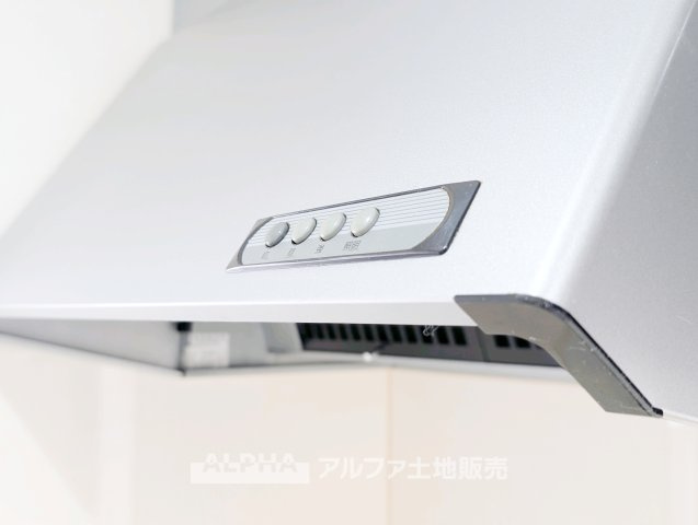 【Range　Hood】　◆レンジフード◆調理中の煙や油煙、ニオイを効率よく排出。キッチンを清潔に保ちやすく、快適な調理環境を支える設備です。