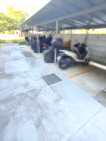 【バイク置き場】
