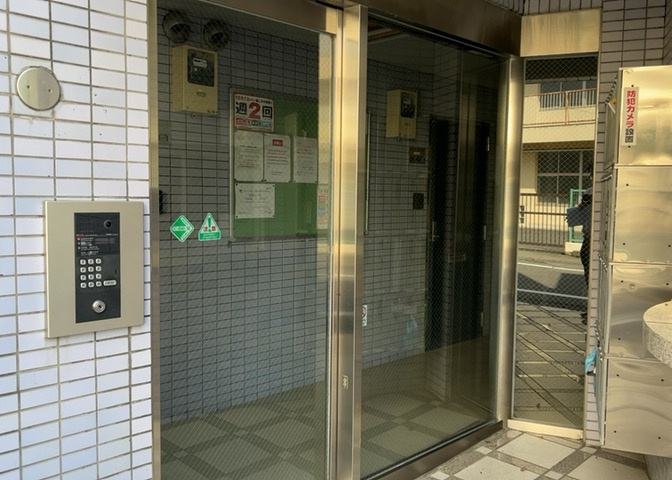 マンションのエントランスには、もともと風よけや防犯の役割がありますが、マンションによって宅配ボックスなどの設備が備わっている所もあります。日々の生活をイメージしながら生活しやすさをチェックしましょう。