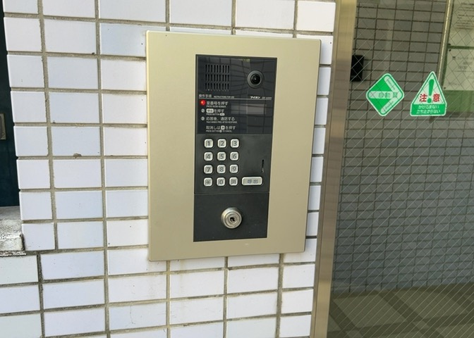 当然のことではありますが、オートロックやセンサーライト、ホームセキュリティーなどの防犯設備があれば、小さいお子様がいるご家庭も安心ですよね！まず物件購入の際は、防犯設備もチェックするようにしましょう。