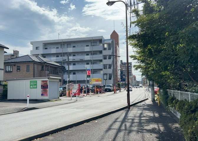 眺望を気にして物件を探す場合、前面に建物が建っていないか現地で確認しましょう！前面に建物があると景色はもちろん、日当たりや風通しにも影響が出てきます。住んだ時のことを想像しながら現地見学をしましょう。