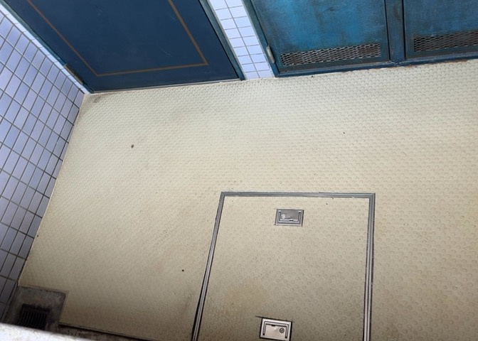 共用部分は、一棟の建物に住む区分所有者全員が共同で所有するとし、共用部分の管理、補修などは、区分所有者で形成される管理組合が行います。個人の判断で勝手に変更することはできませんので覚えておきましょう。