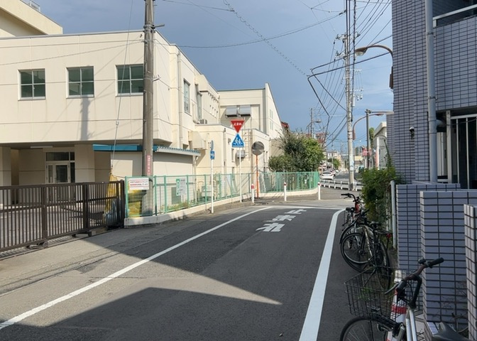 眺望の良さを楽しめるダイニングキッチンで家族団らんの時間を過ごしてはいかがでしょうか。バルコニーから見える景色を家族で眺める時間は、時間が経つのを忘れてしまいそうですね。是非、現地を見に行きましょう！