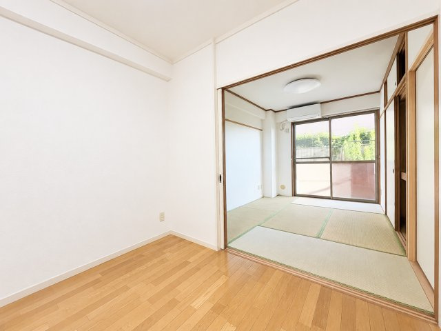 ◆気持ちの良い風が室内へ入り込む居室。家具を配置しても広々ご利用いただけます！！