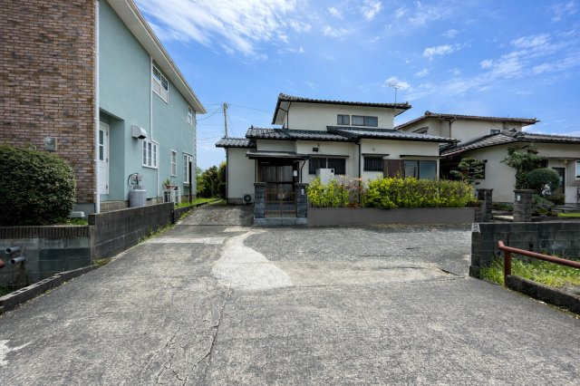 車をお持ちの方に嬉しい駐車場付きの物件です
