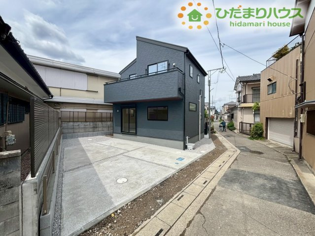 流行に左右されない洗練されたシンプルモダンな佇まいです！お友達を招いたときにも自慢したくなる格好良さがありますね！段差が少なくフラットな設計なので、移動もスムーズに行うことができます！