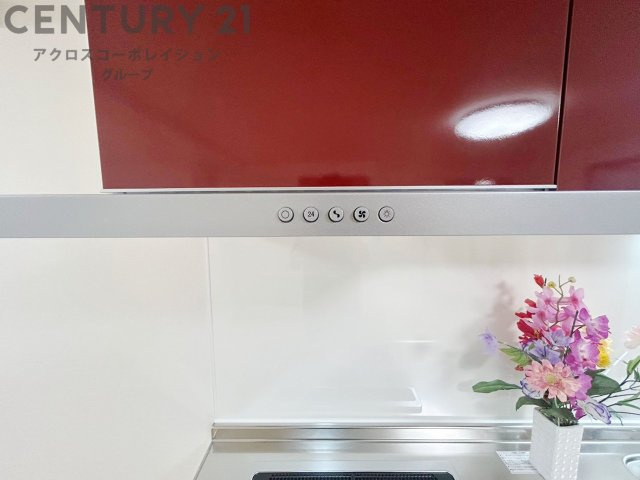 パワフルな吸引力で調理中の臭気等をしっかり処理してくれ、室内を快適に保ってくれます。