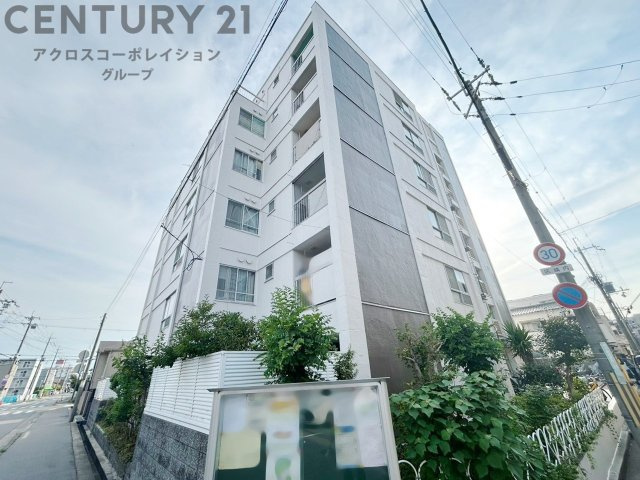 鉄骨造7階建て
