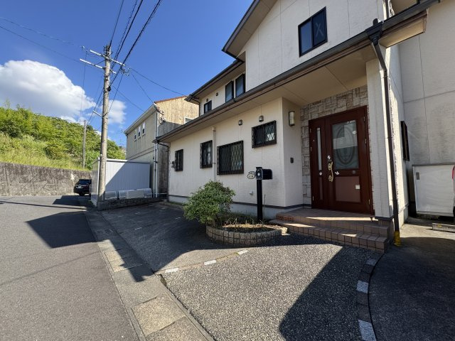 駐車場があるので、車を買う予定の方も安心です