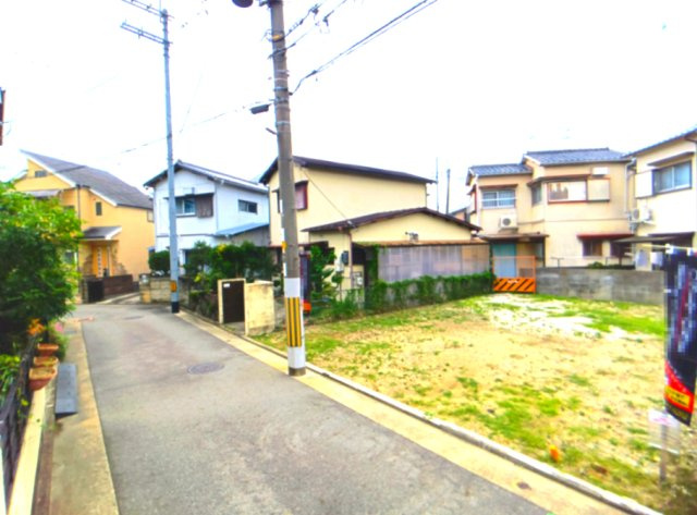 前面道路を含む現地写真です。　（前面道路　約4ｍ）