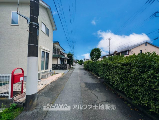 【House　of　the　Sun】　◆明るい家◆太陽の温かな光がお家全体を照らす。