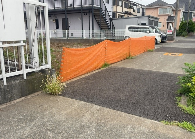 土地の面積＝住宅面積ではありません。建ぺい率の問題などで、土地のある場所によって住宅を建てられる面積は限られています。高さもしかり、「土地」という言葉の中には、建築条件も含まれると考えておきましょう。