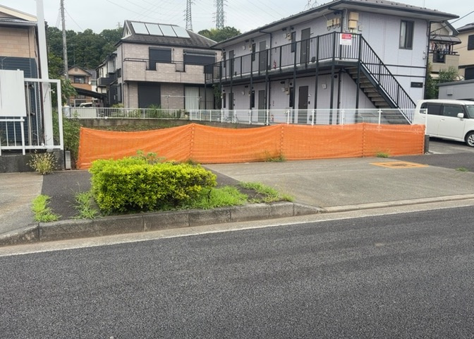 土地を買う際、住む地域の自治体や福祉の補助制度にも注目してみましょう。子供や老人の医療補助やゴミ出しのルールなど、自治体によってルールに大きな違いがあるため、暮らしやすい土地で判断するとよいでしょう。