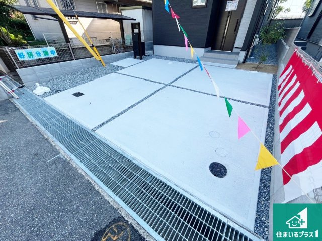 並列2台駐車可能！ゆとりの駐車スペースで車庫入れもスムーズ！