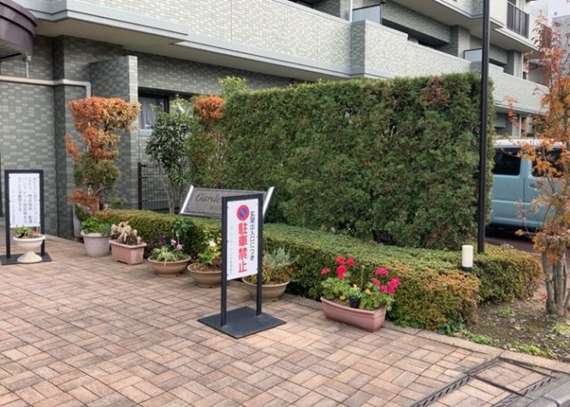 物件によっては、入居者が個人的に使用できる専用庭がついているものもあります。また、住宅の中にある土間の部分を庭と呼ぶこともあります。庭の用途は住む人によって変わり、それによってデザインもさまざまです。