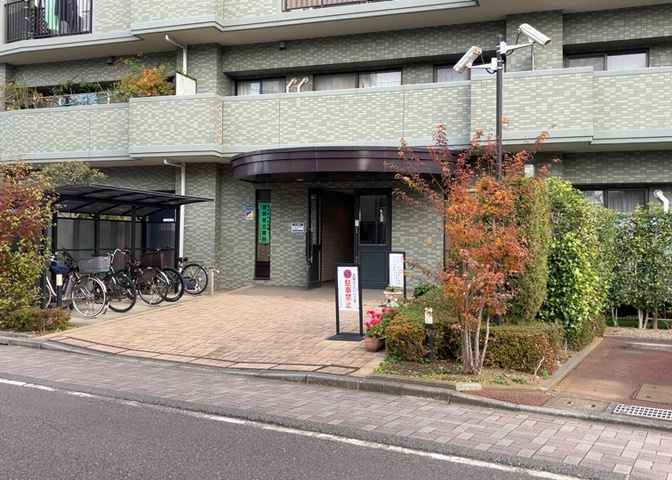 ＲＣ造、Reinforced　Concreteは直訳すると補強されたコンクリートです。主に柱や梁・床・壁が鉄筋とコンクリートで構成おり、鉄筋を組んだ型枠にコンクリートを流し込んで固めたものを指します。