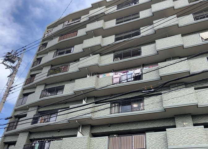 ＳＲＣ造は強度や耐震性の面でもRC造と比べて優れています。そのため、10階建以上の高層または超高層マンションなどの建築にも多く採用されています。柱や梁などのサイズが小さくても高い耐震性を確保できます。
