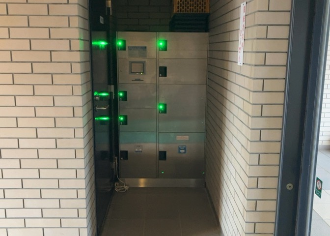 共用部分は、一棟の建物に住む区分所有者全員が共同で所有するとし、共用部分の管理、補修などは、区分所有者で形成される管理組合が行います。個人の判断で勝手に変更することはできませんので覚えておきましょう。