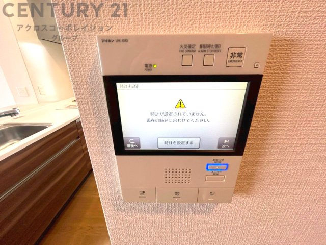 訪問者が来たときにテレビ画面で確認できるため、安心してドアを開けられます。録画機能があるものもあり、留守中に来訪者を記録しておくことができます。利便性が高く、セキュリティ面でも安心です。