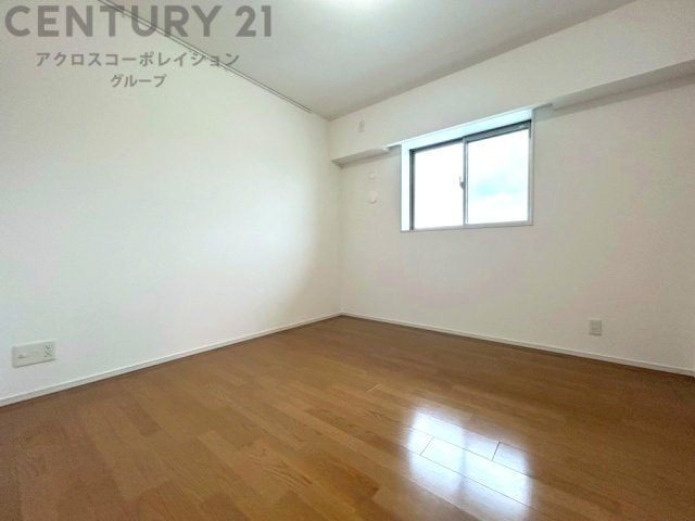 子供部屋…創造性や成長を促す遊びの空間を提供。学習や趣味に集中できる環境を整えます。個別のプライベートスペースは自己表現と自立心を育み、心地よい睡眠環境を整えリラックスできる場所を提供。