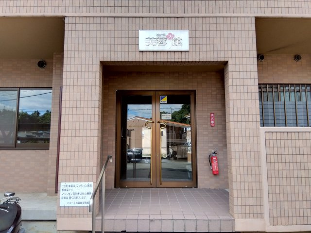 マンションの雰囲気とマッチしたオシャレなエントランスです。