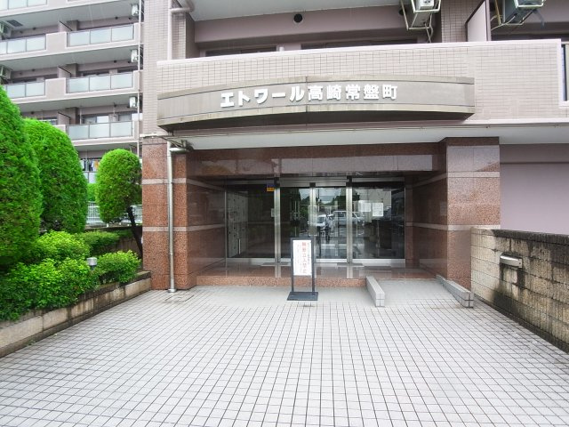 エントランス。オートロック付き。