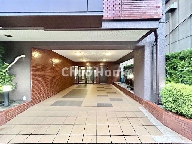 【エントランス】マンションのエントランスは、その物件の印象を決める、顔とも言える場所です。毎日通る場所ですからきれいなのが一番です。