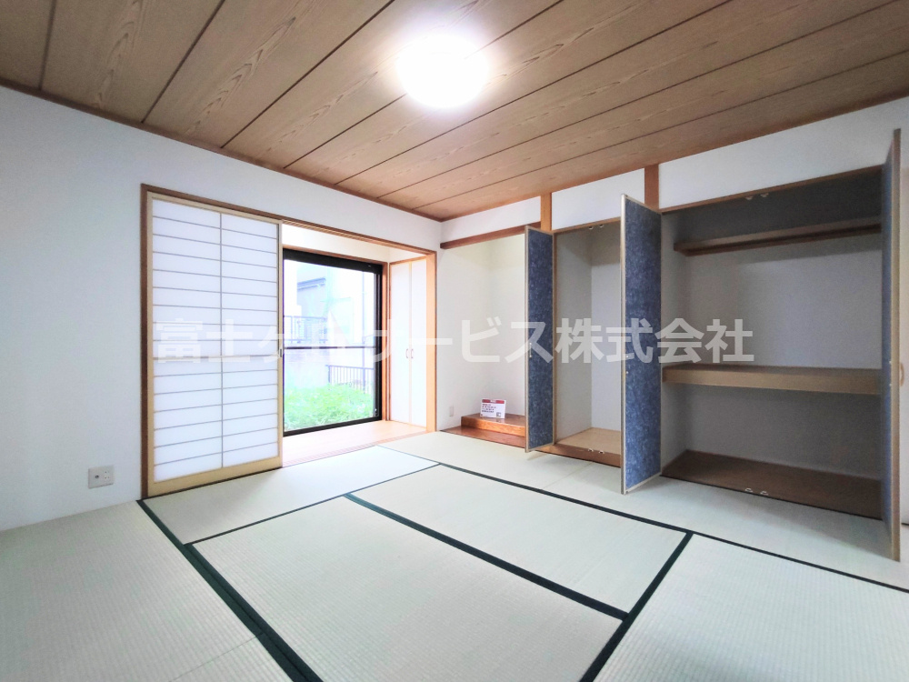 1階8帖の和室です