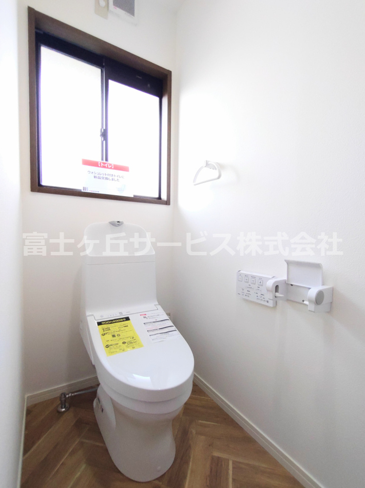 1階2階に同タイプのトイレがあります