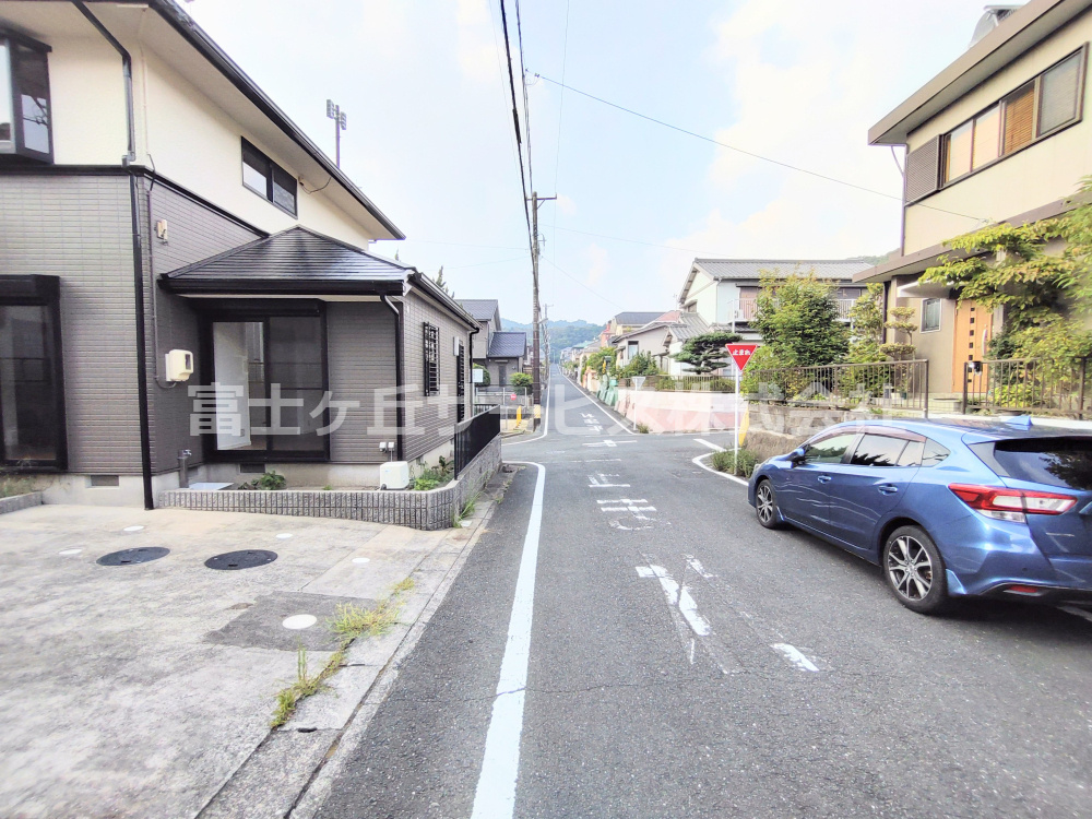 前面道路含む現地写真です