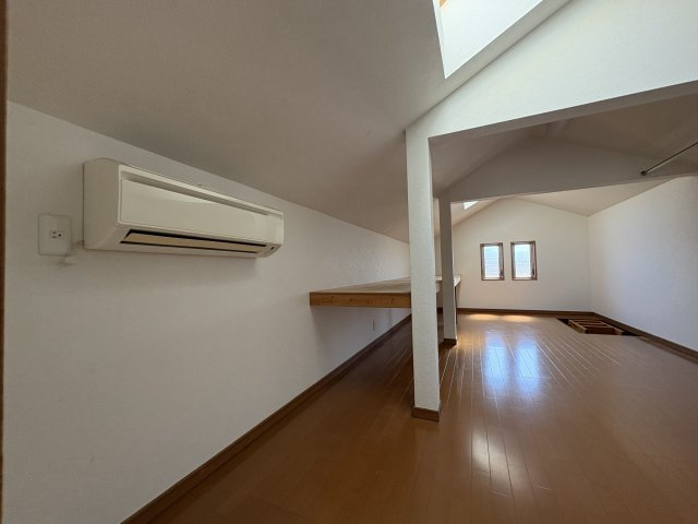 屋根裏部屋、エアコン付き