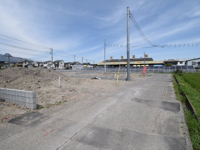 【4号地：現地前面道路】