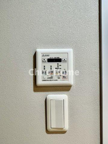 【浴室乾燥機】暖房・冷風・換気・乾燥が可能です。毎日を快適に過ごせるうれしい機能が揃っています。雨の日の洗濯物も安心です。