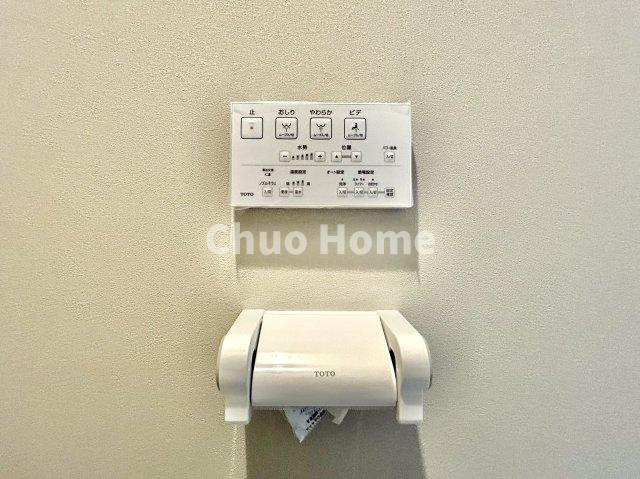 【ウォシュレット】清潔に使いたいお手洗いには最適な設備です。もちろんウォームレットも標準装備です。