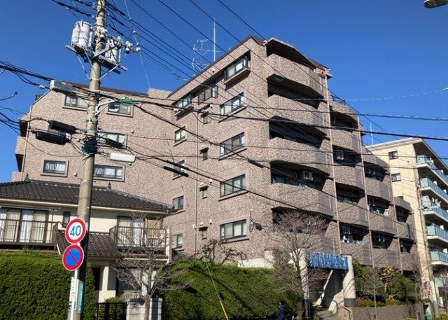 外観はマンション管理がされているかの目安になります。築年数が古いと、壁面は劣化してひび割れが生じることも！建物が古びていても細かいところが修繕されていると、きちんと管理されているなぁと感じるでしょう。