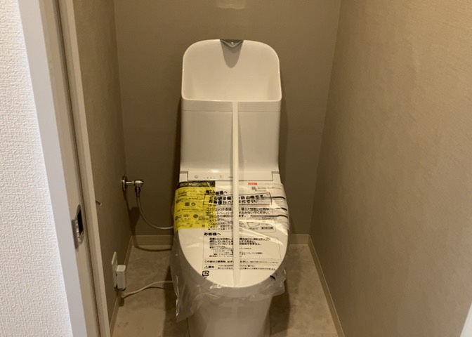 トイレは大きさや形、機能、抗菌性などが異なる多種多彩なタイプが各メーカーから出ています。それぞれに良さがあるため、事前にどういったタイプのトイレがいいのかをご家庭内で決めて、内見に行くといいでしょう。