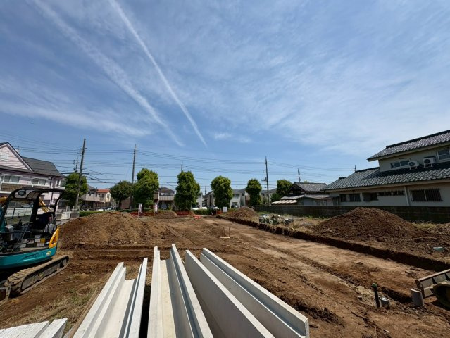 E区画　越谷市立花田小学校徒歩4分(270ｍ)お子様の通学は安心！スーパーマルサン　越谷花田店徒歩2分(140ｍ)お買い物は近くて便利！理想のマイホーム建ててみませんか♪お気軽にお問い合わせください！