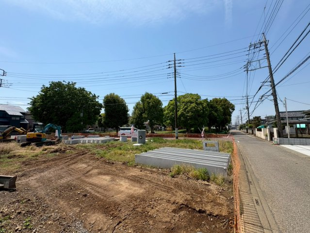E区画　越谷市立花田小学校徒歩4分(270ｍ)お子様の通学は安心！スーパーマルサン　越谷花田店徒歩2分(140ｍ)お買い物は近くて便利！理想のマイホーム建ててみませんか♪お気軽にお問い合わせください！