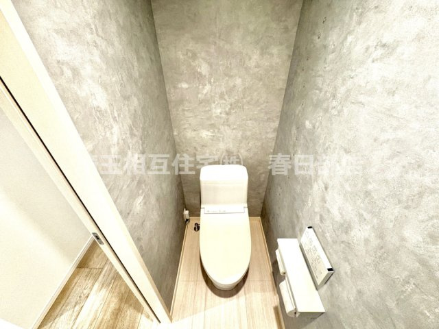 トイレは1階・2階それぞれにあって便利です。温水洗浄便座機能付き。